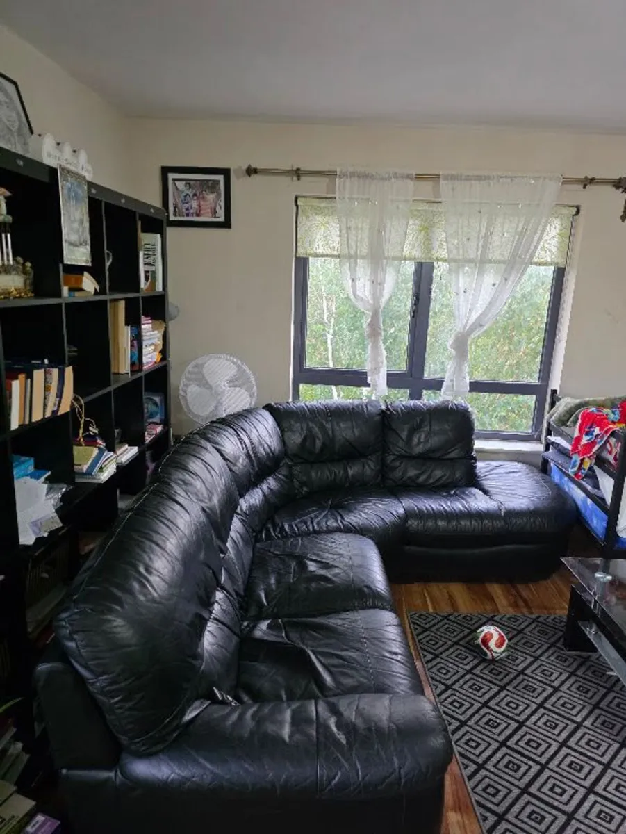 DINING TABLE , LEATHER SOFA , FIRE PLACE - Image 2