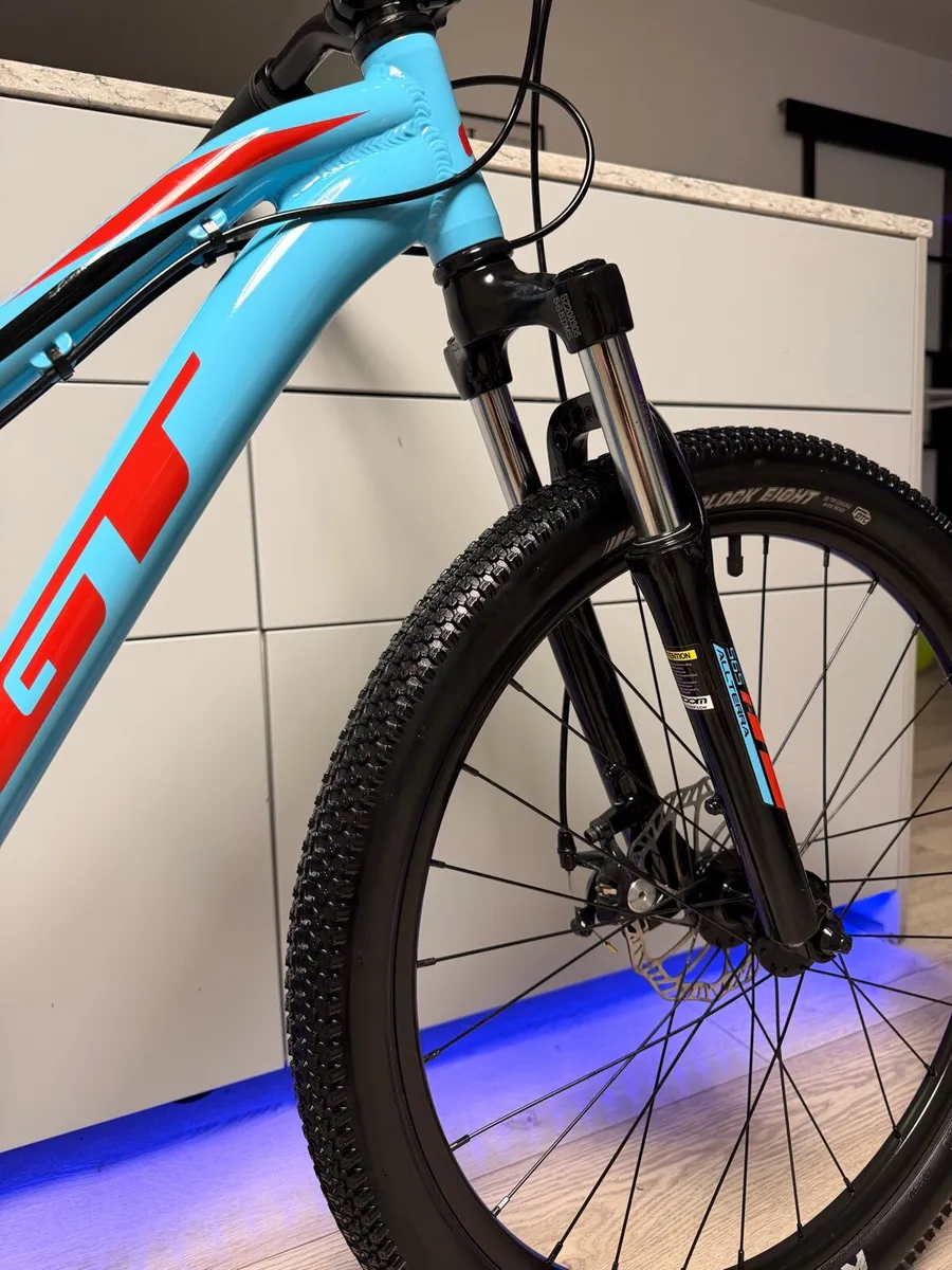 GT Stomper PRO Disc Junior Bike 24 inch (Like New) - Image 3