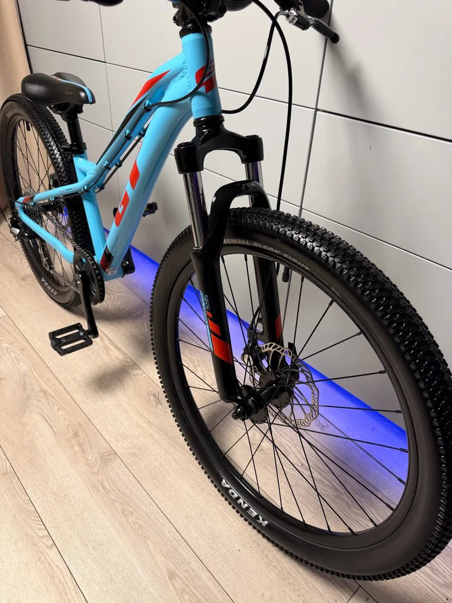 GT Stomper PRO Disc Junior Bike 24 inch (Like New) - Image 4