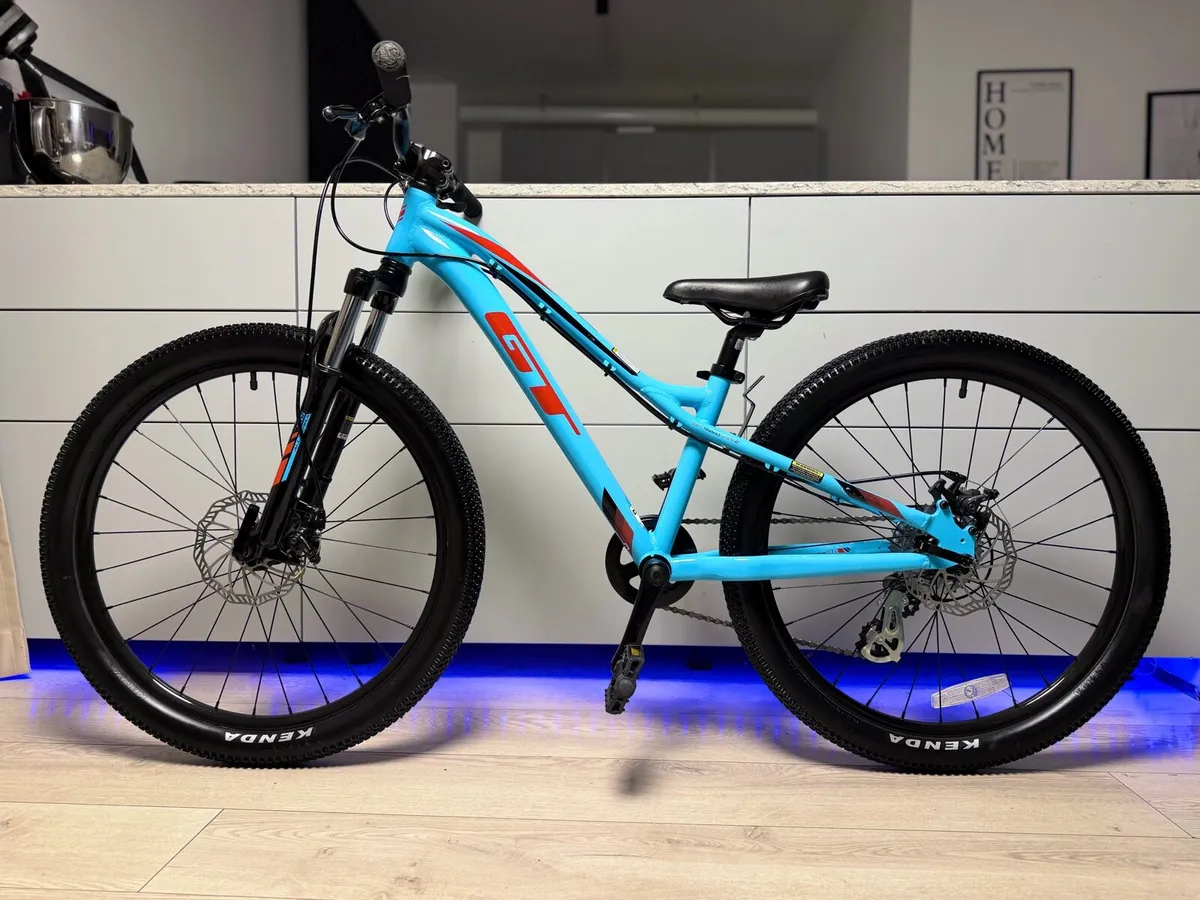 GT Stomper PRO Disc Junior Bike 24 inch (Like New) - Image 2