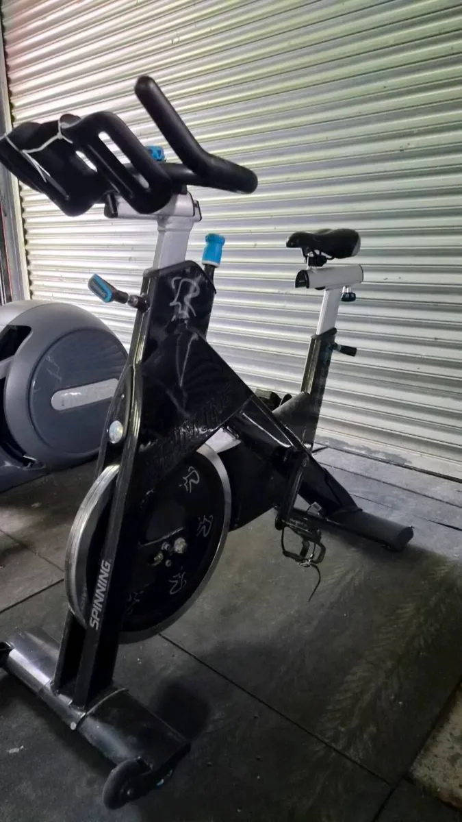 LARGE SELECTION OF SPINNING BIKES PROFESSIONAL USE - Image 4