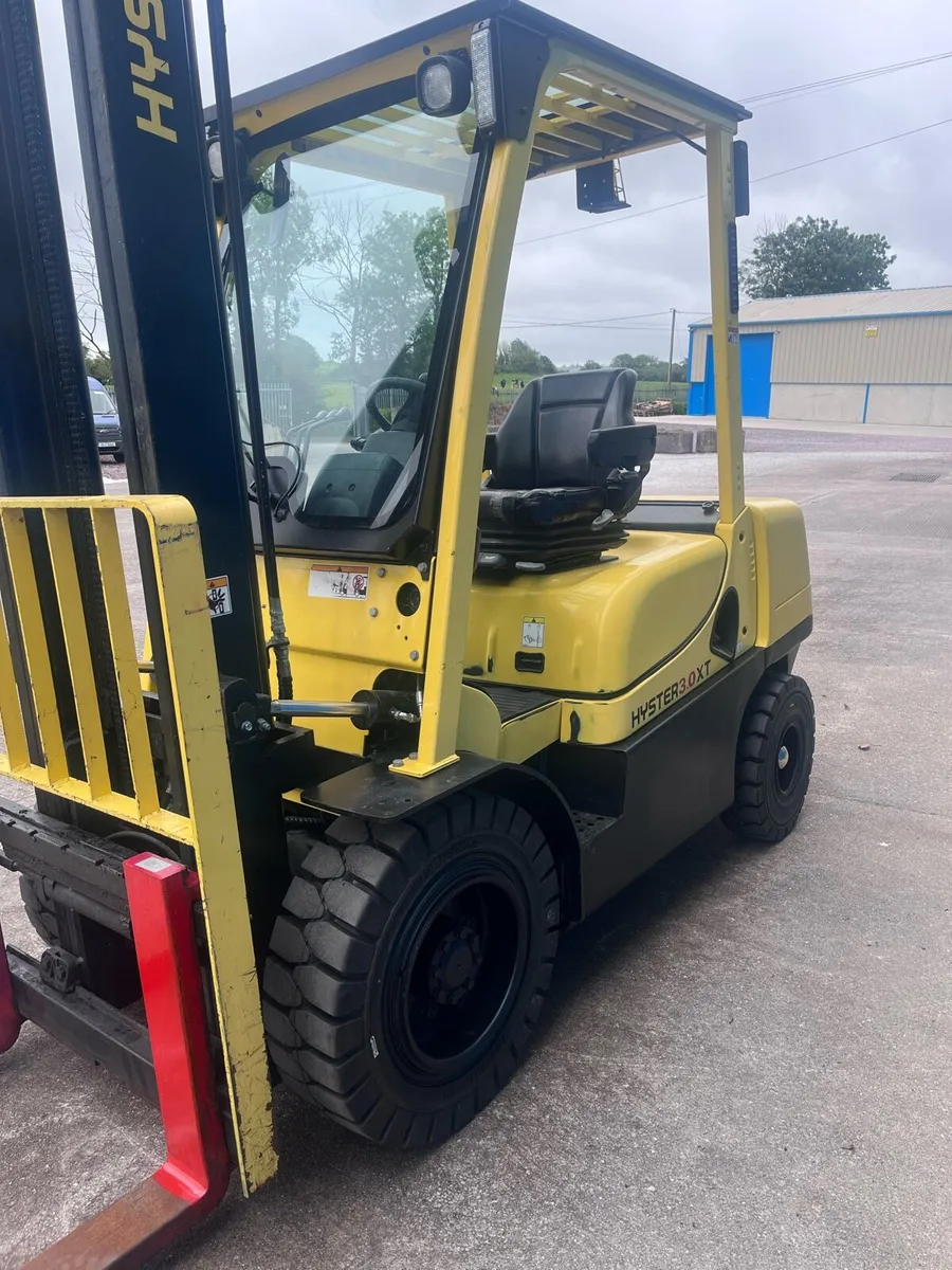 Forklift - Image 3