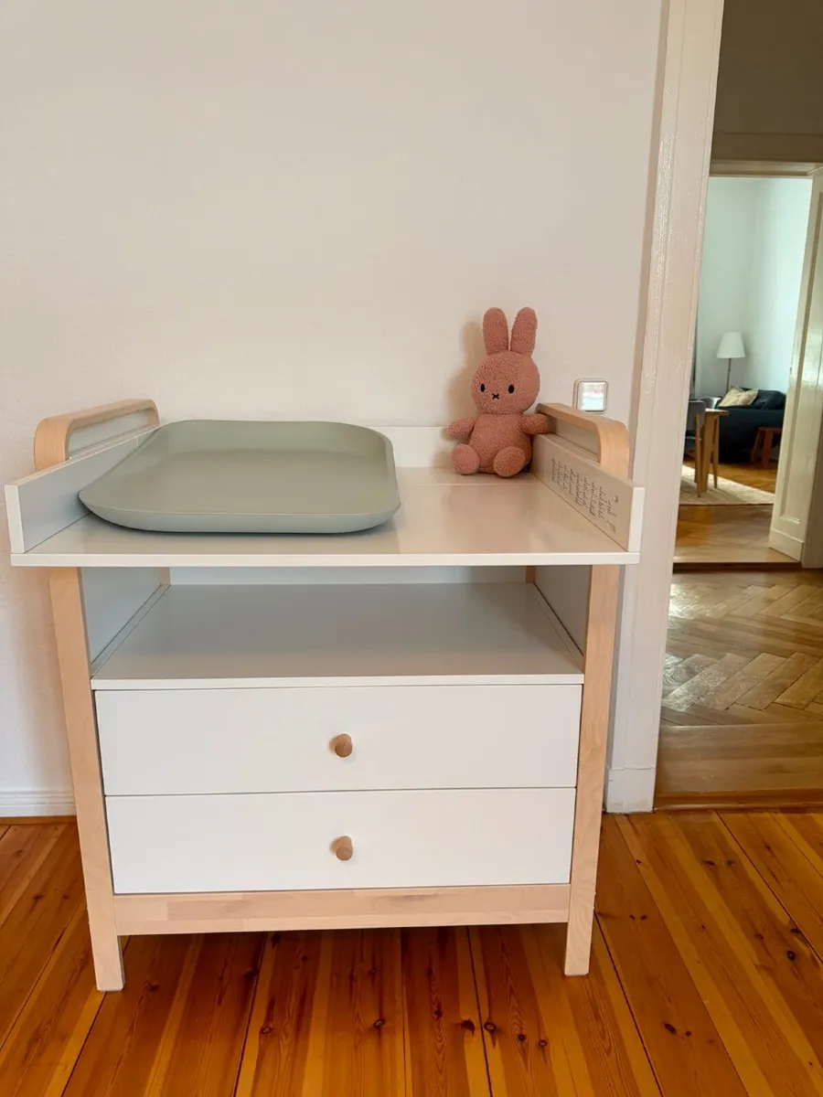 Changing table - Image 1