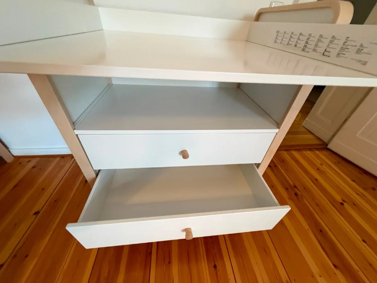 Changing table - Image 2