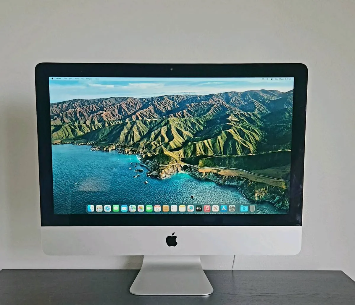 Apple iMac 21.5" 4K (2019) – i3 / 8GB RAM / 1TB HD - Image 1