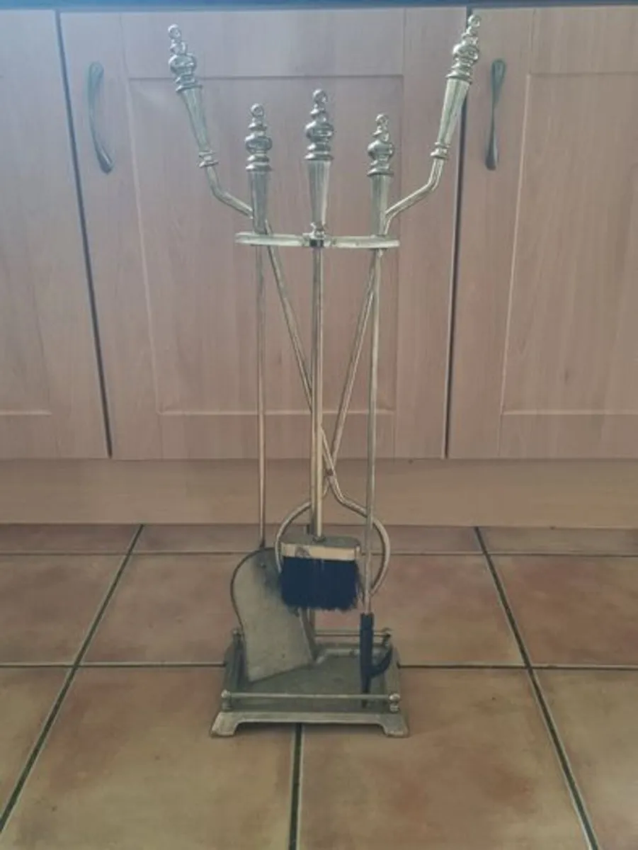 Classic brass fireplace accessories set - Image 1