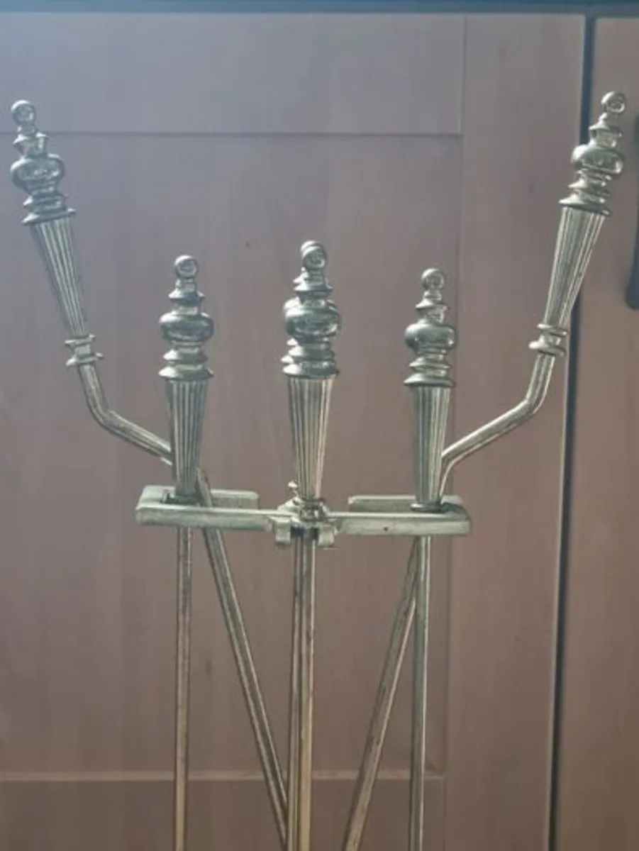 Classic brass fireplace accessories set - Image 3