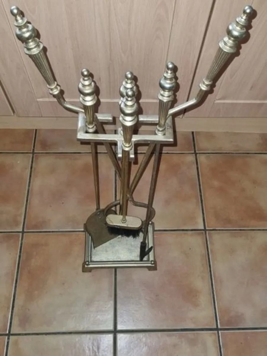 Classic brass fireplace accessories set - Image 2