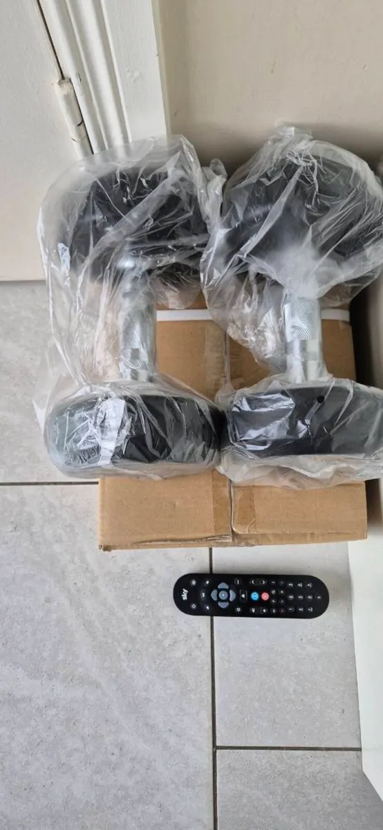 2xbrand new sets of dumbbells ( 2x12.5kg, 2x10kg - Image 4