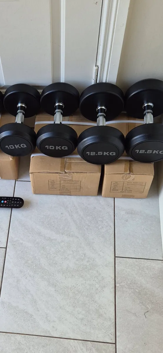 2xbrand new sets of dumbbells ( 2x12.5kg, 2x10kg - Image 1