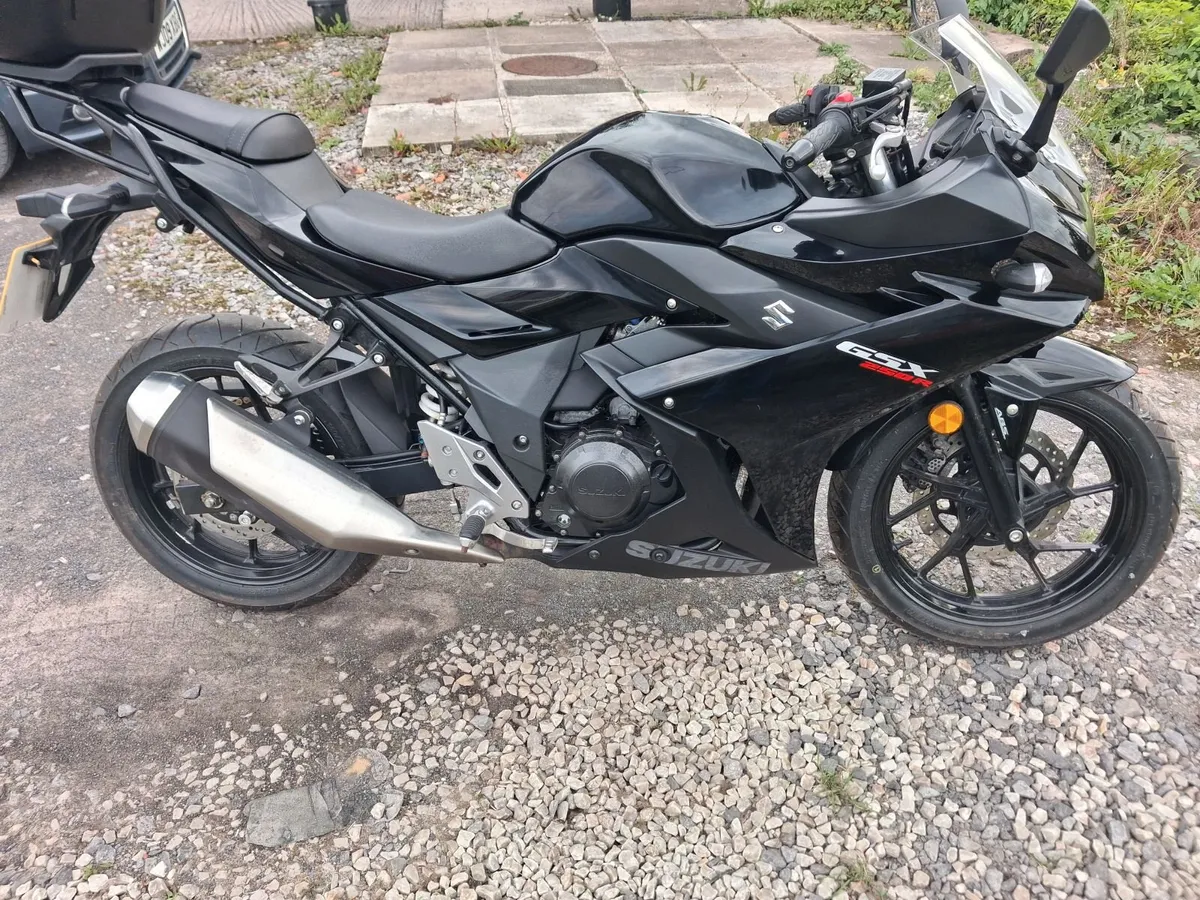Suzuki GSX250R 2017 LOW MILES, CHEAP COMMUTER - Image 1