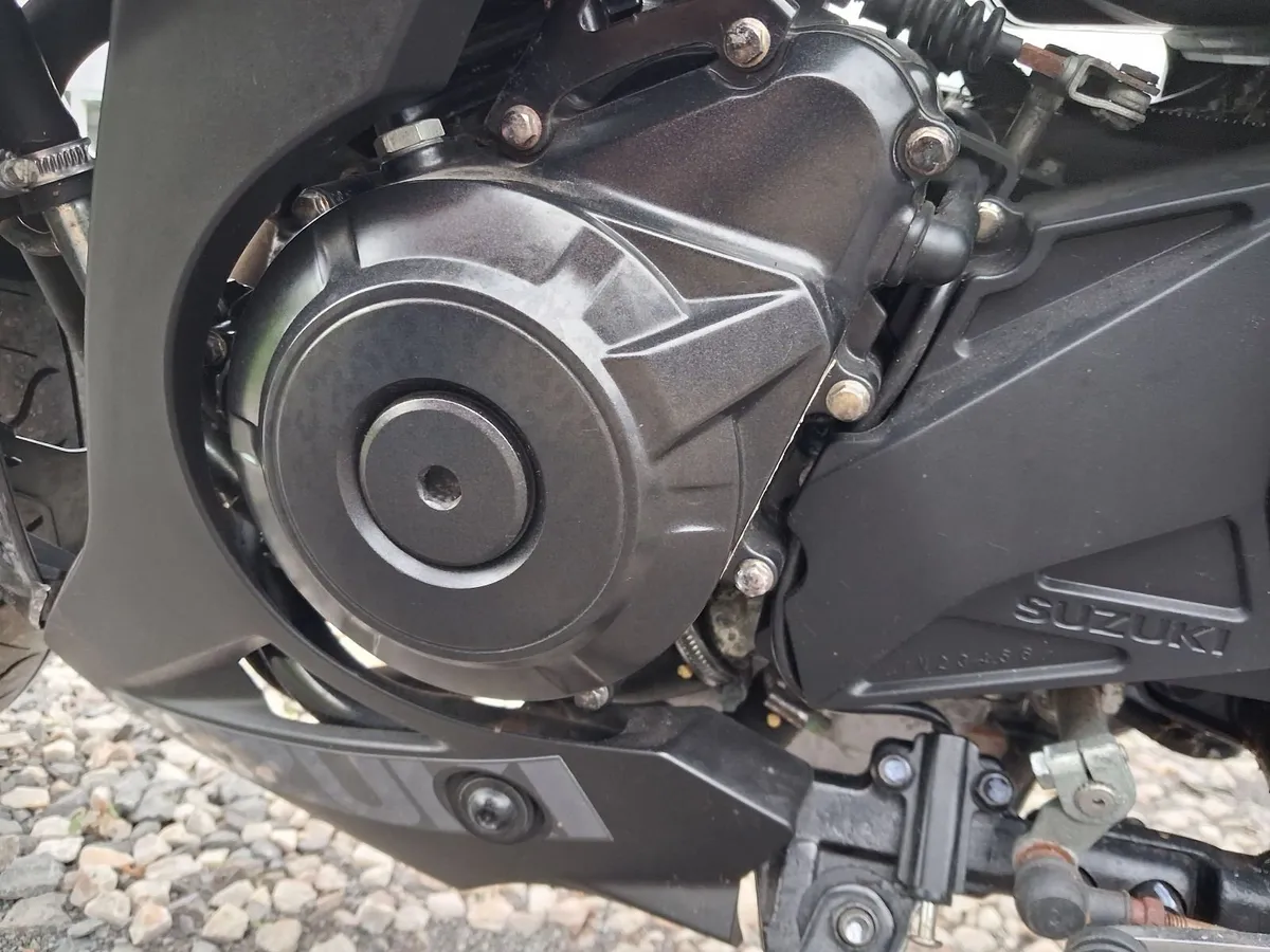 Suzuki GSX250R 2017 LOW MILES, CHEAP COMMUTER - Image 4