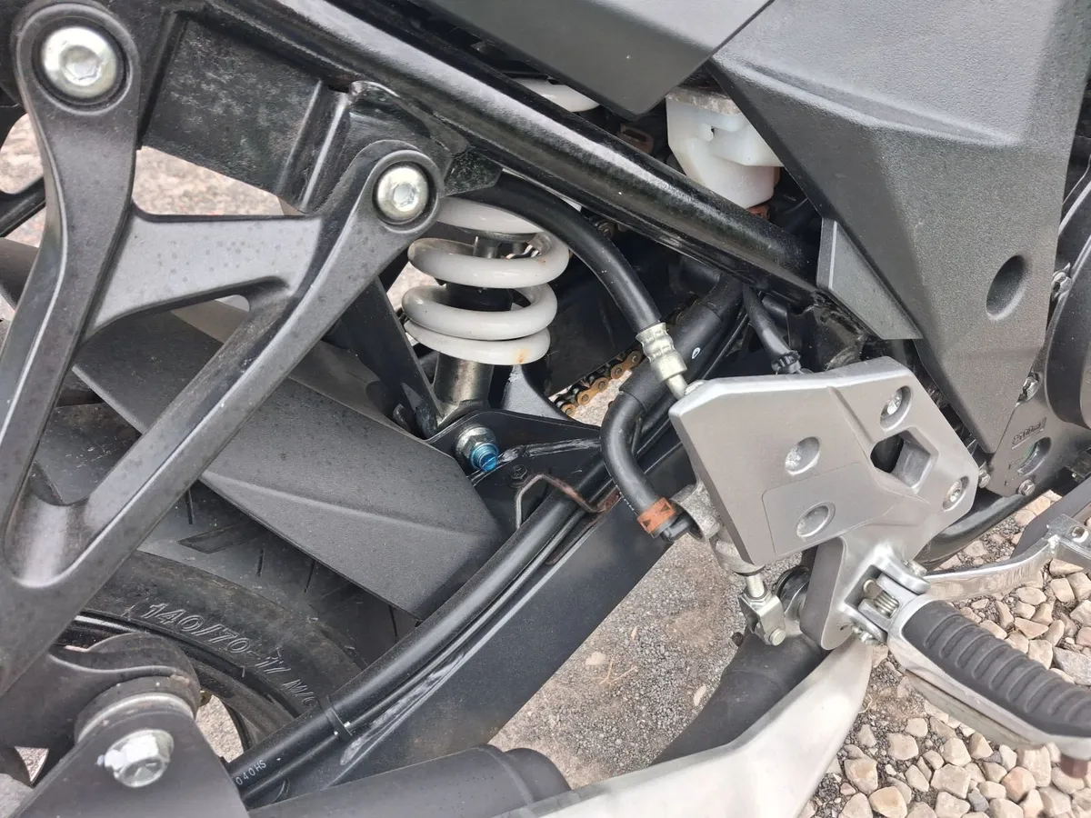 Suzuki GSX250R 2017 LOW MILES, CHEAP COMMUTER - Image 2