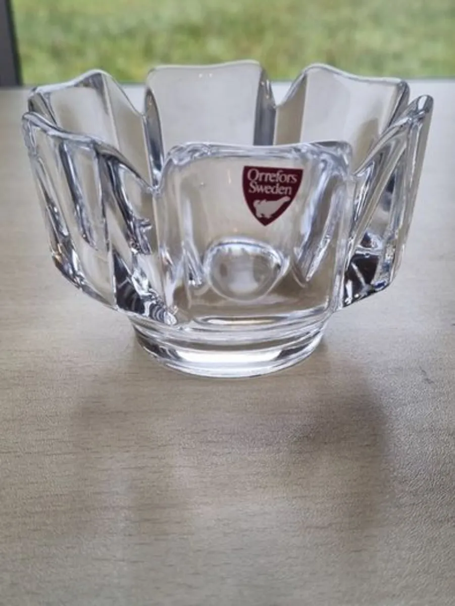 A crystal bowl designed by Lars Hellsten - Image 1