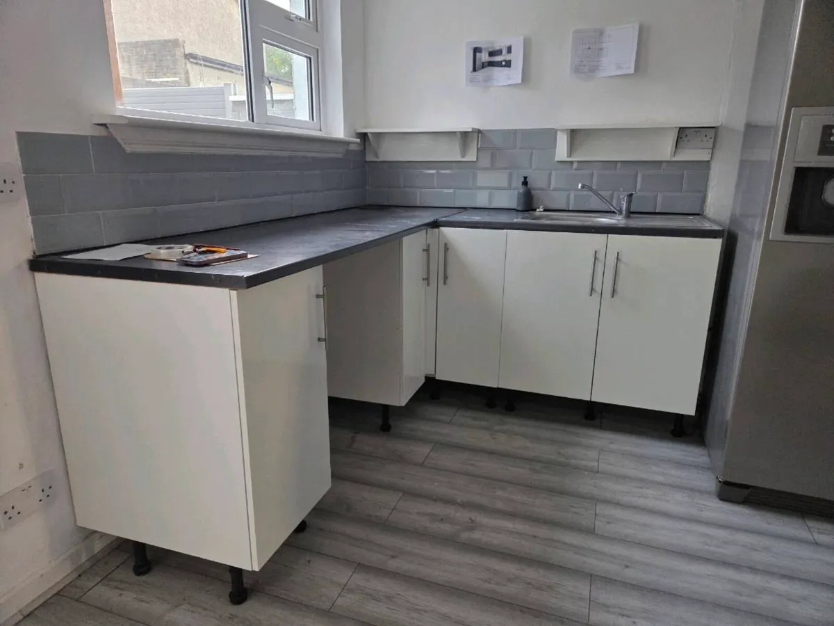 Refrigerator and kitchen cabinet - Image 2