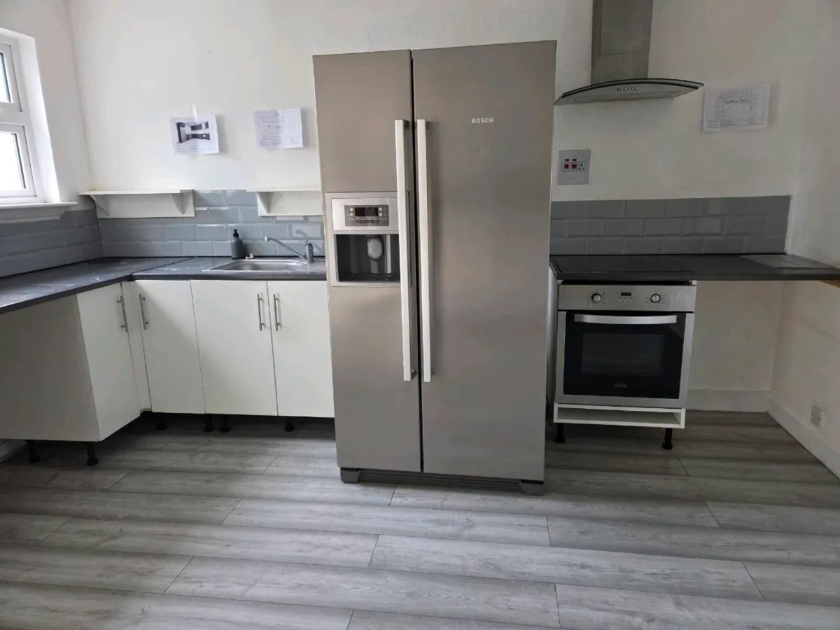 Refrigerator and kitchen cabinet - Image 3