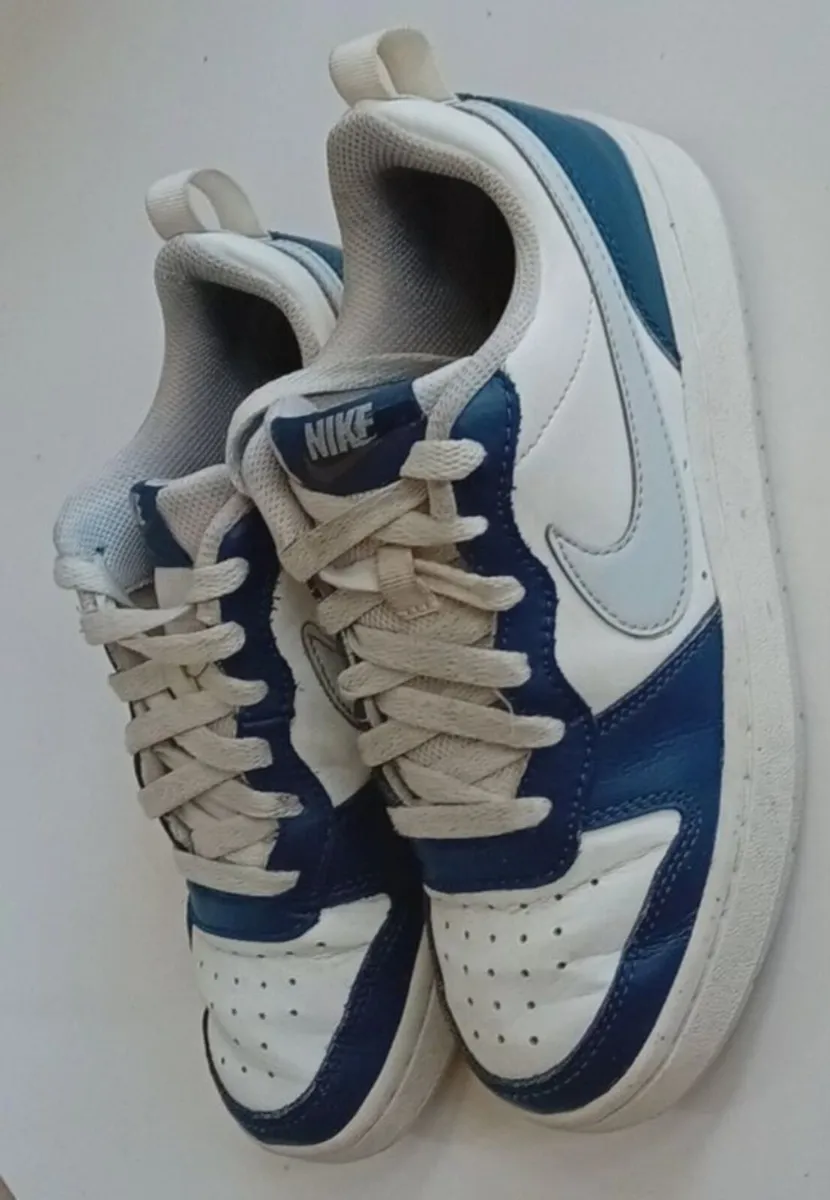 Nike Trainers UK4 - Image 2