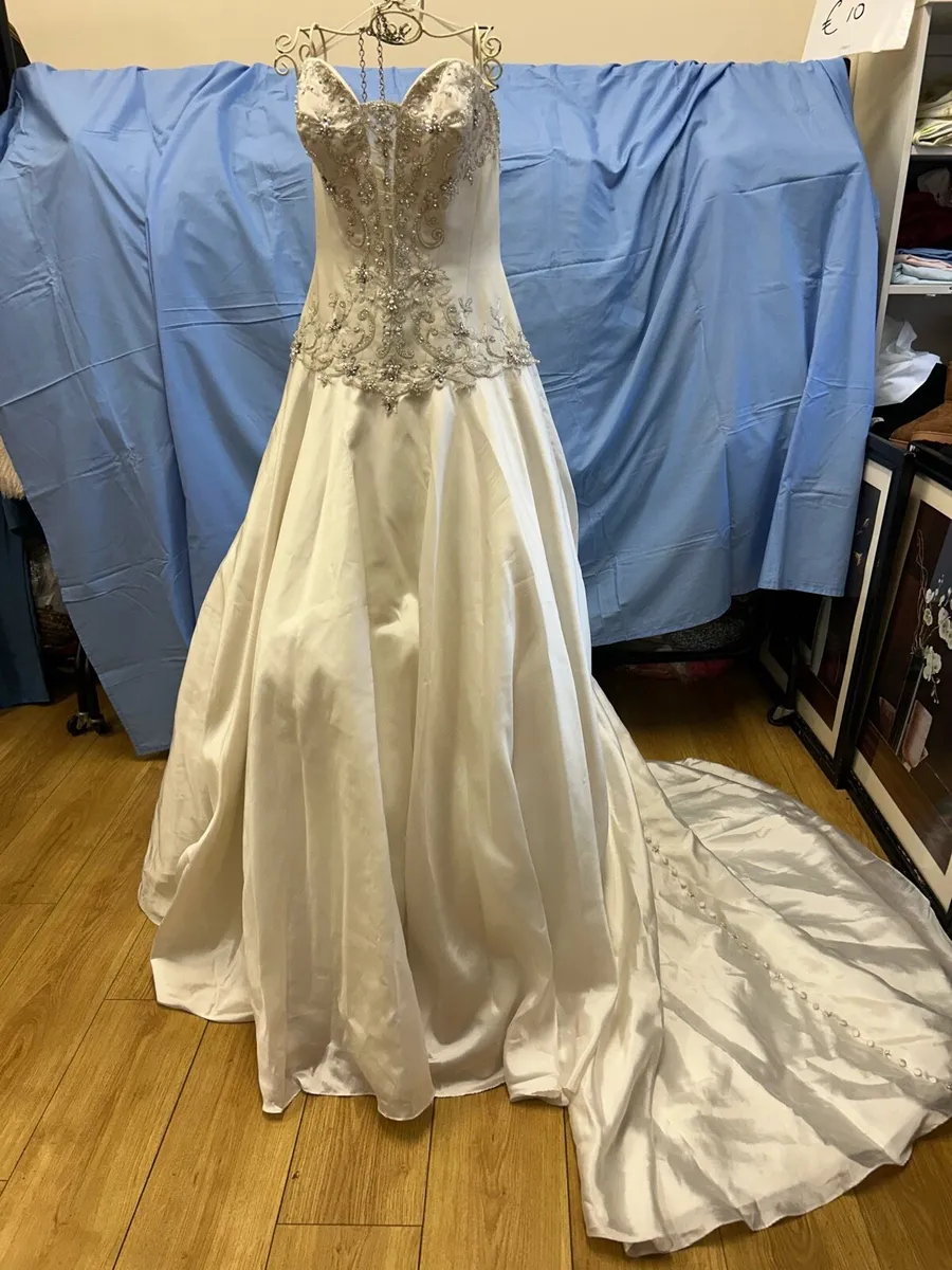 New wedding dress for sale - Image 1
