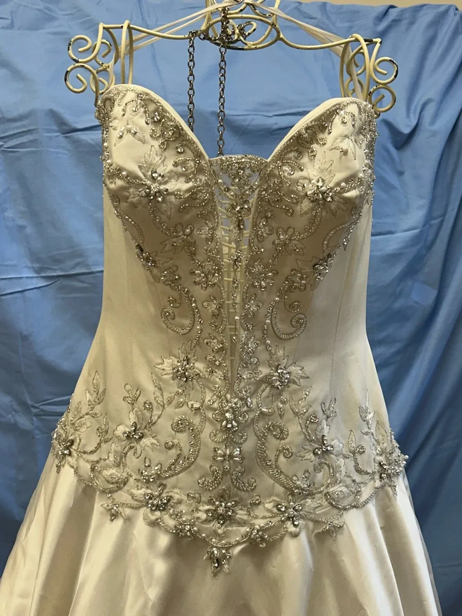 New wedding dress for sale - Image 2
