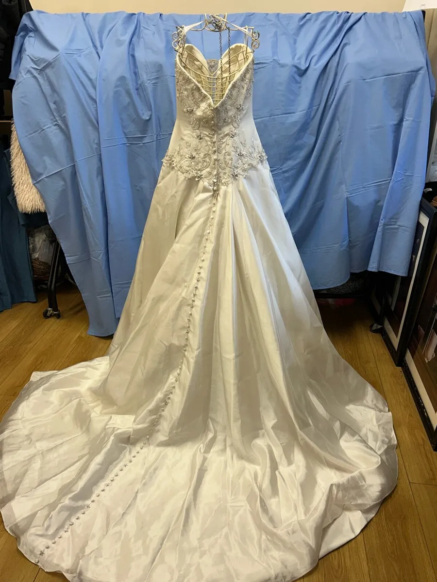 New wedding dress for sale - Image 3
