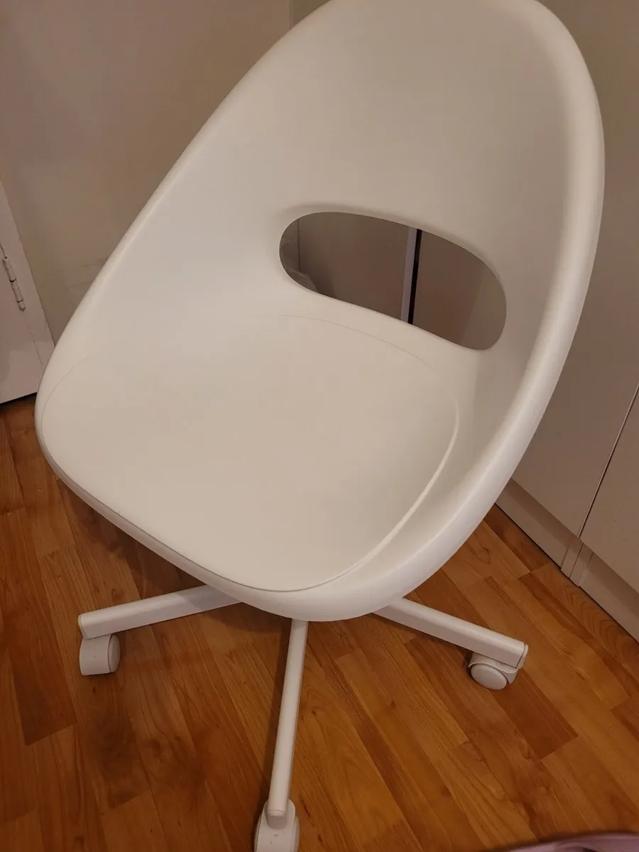 desk chair