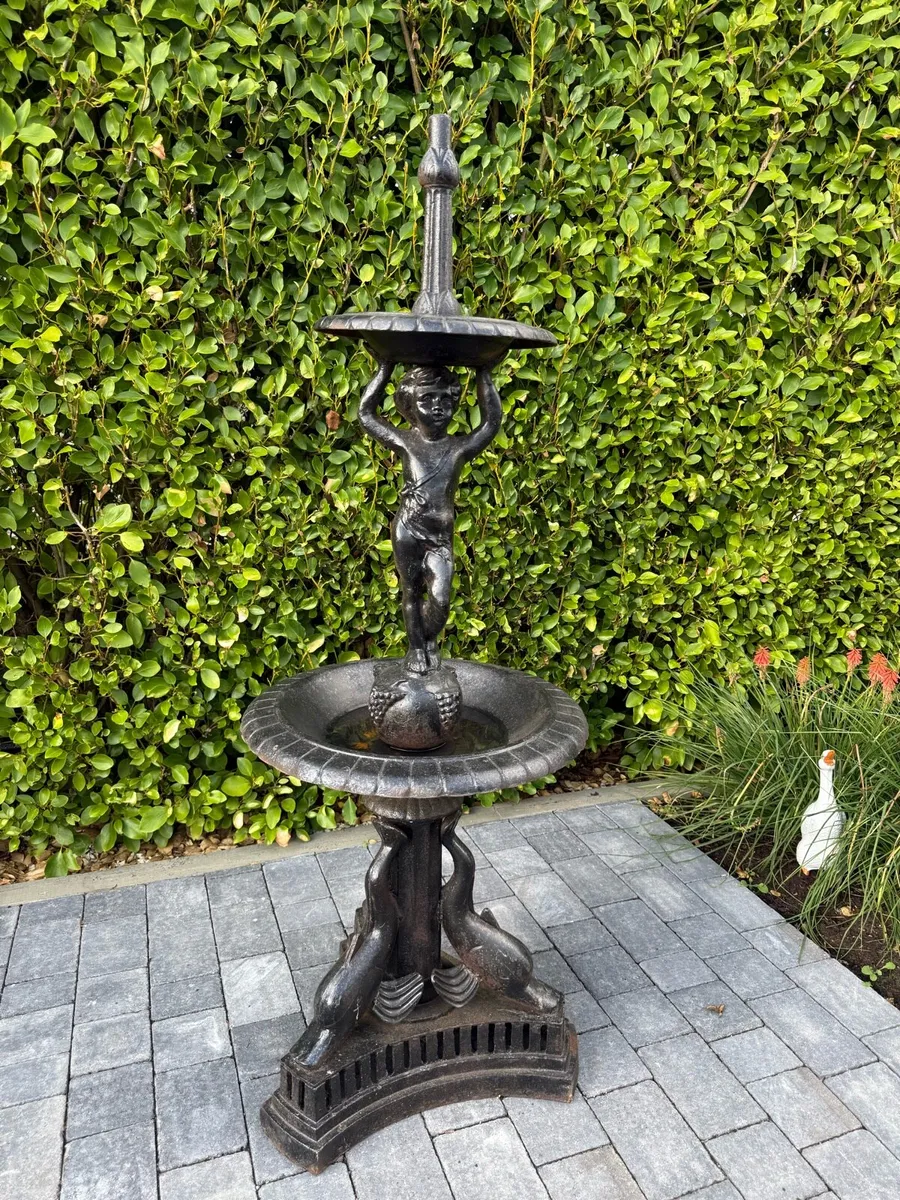 Water fountain - Image 1