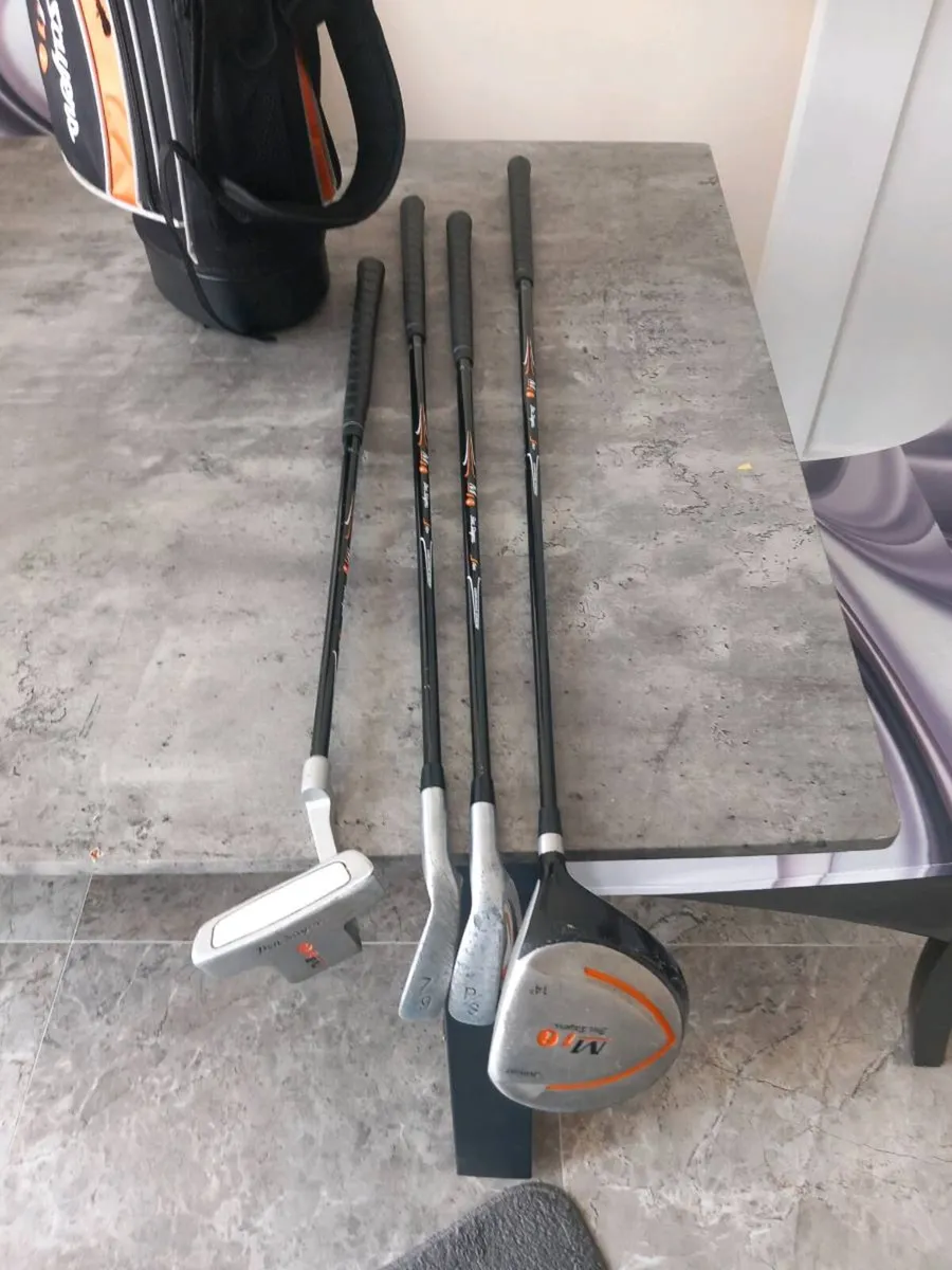 Kids golf clubs and bag with stand - Image 3
