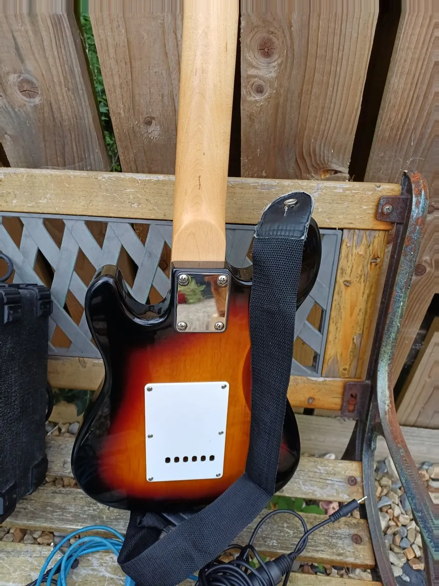 Acoustic Solutions Electric Guitar +Amplifier - Image 3