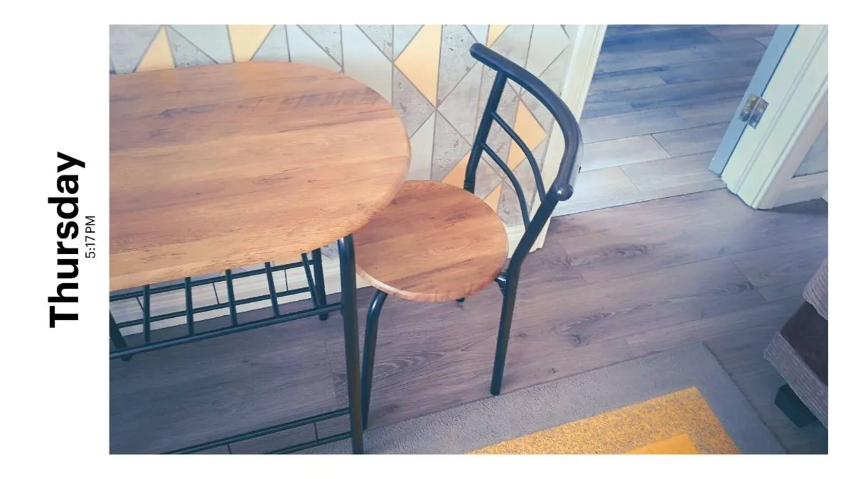 Table and chairs - Image 3