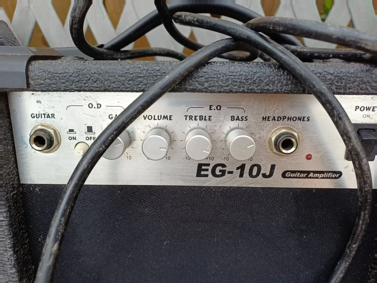 Acoustic Solutions Electric Guitar +Amplifier - Image 4