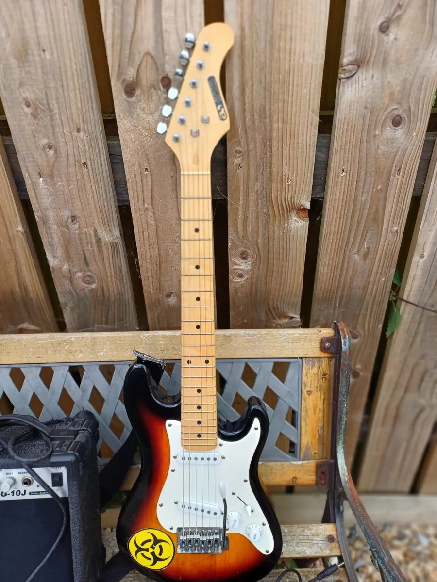 Acoustic Solutions Electric Guitar +Amplifier - Image 1