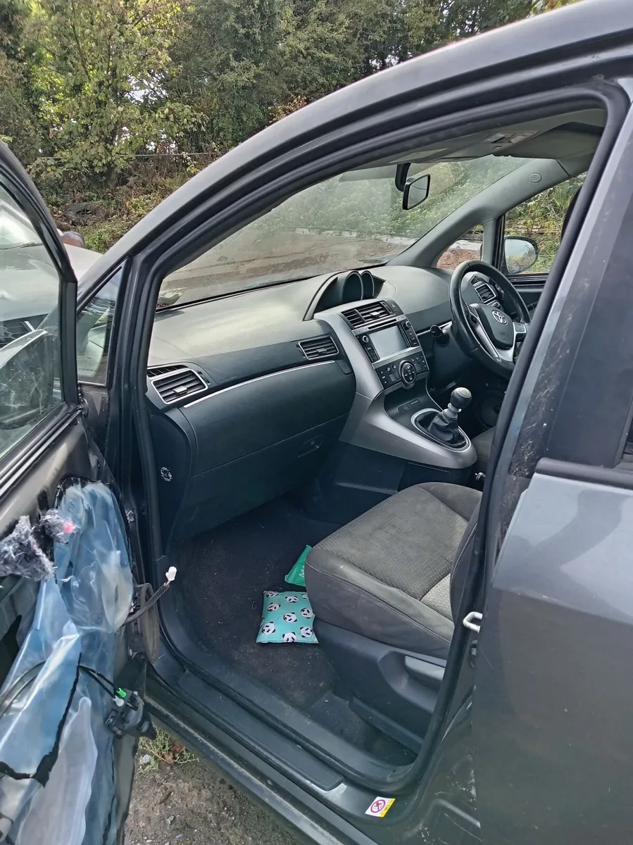 Toyota corolla verso 2014 1.6 diesel for bricking - Image 3