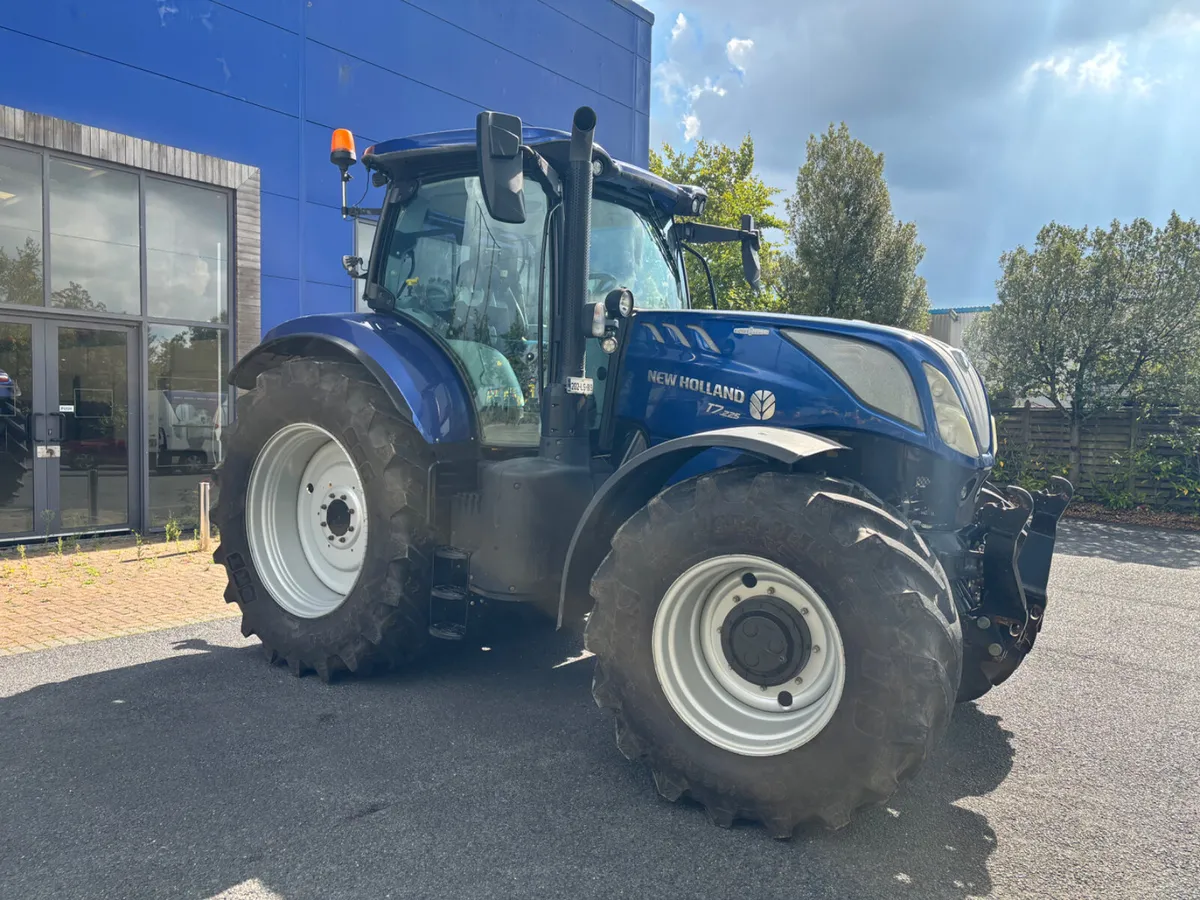 New Holland T7.225 - Image 2