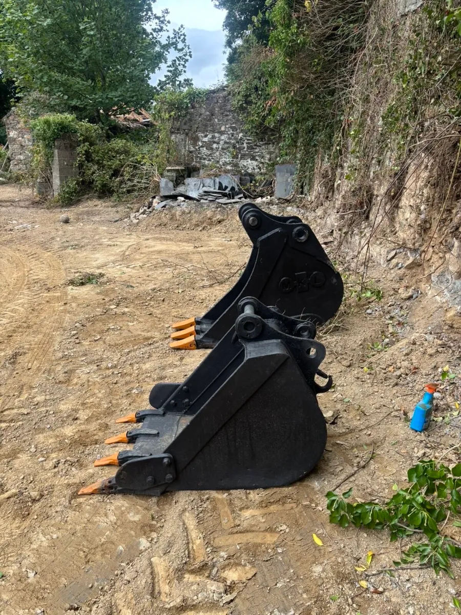 Two 30” Digging Buckets – 50mm Pins - Image 4
