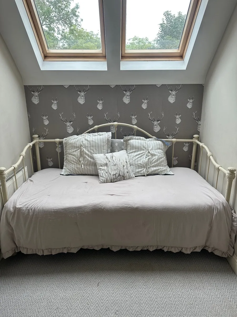Daybed - Image 1