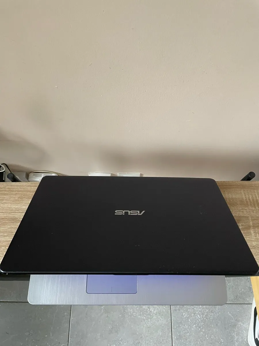 ASUS laptop 17 inch screen - Image 3