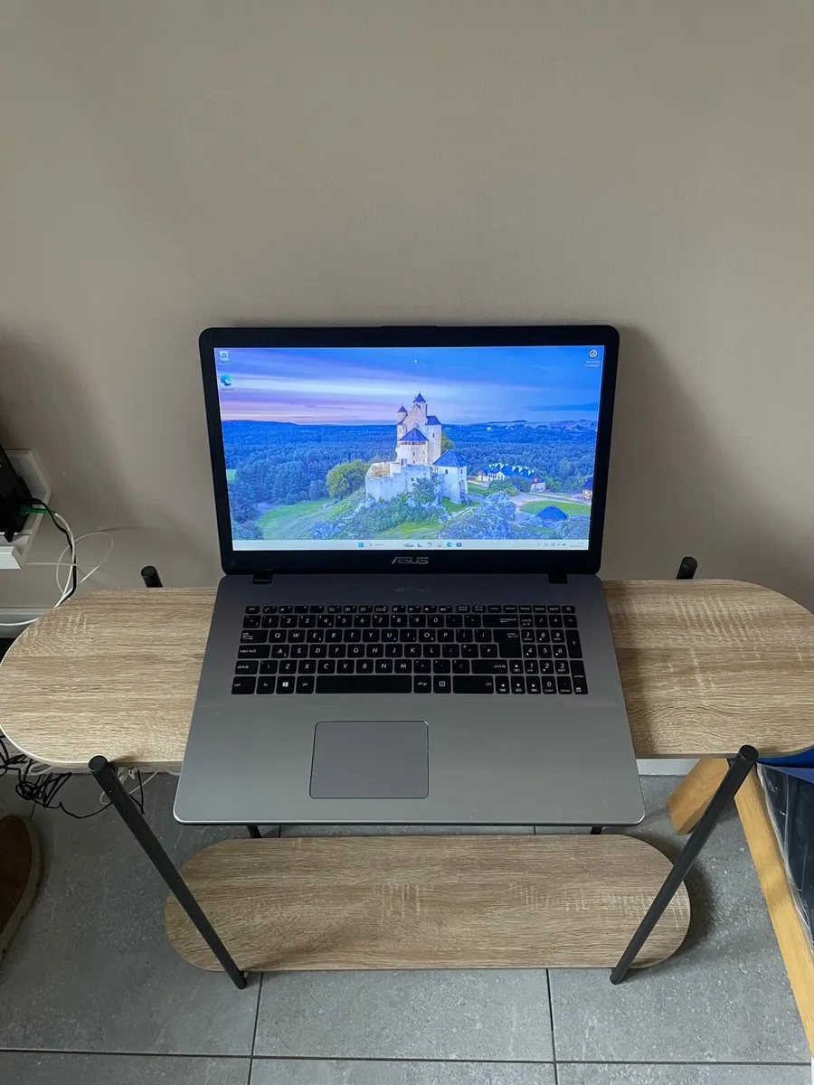 ASUS laptop 17 inch screen - Image 1