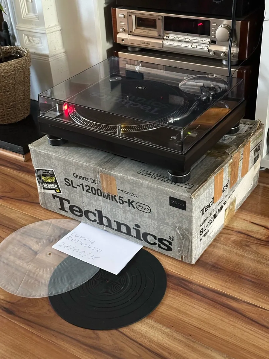 Technics SL1200 MK5 NEW - Image 1