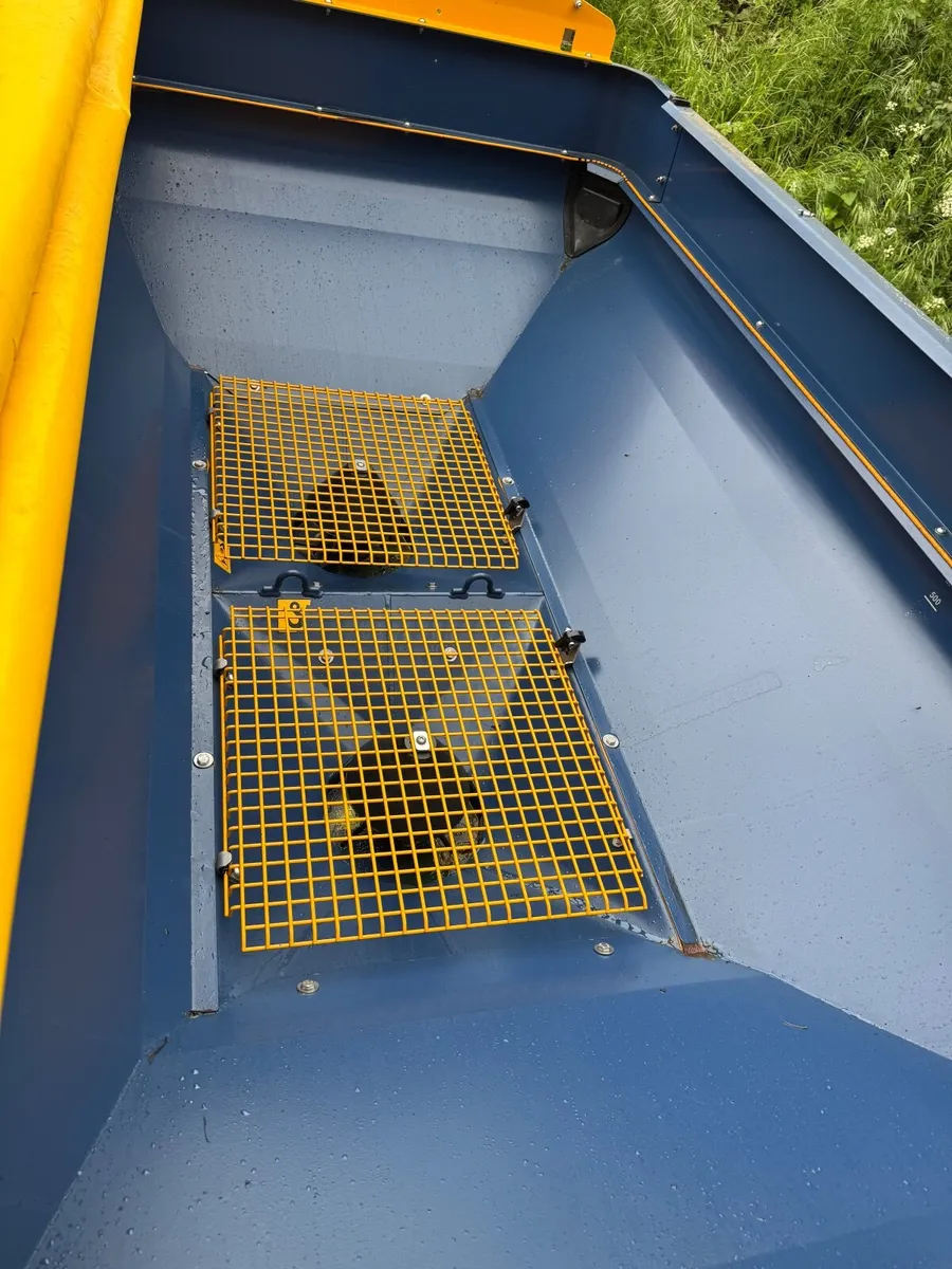 Fertiliser spreader - Image 2