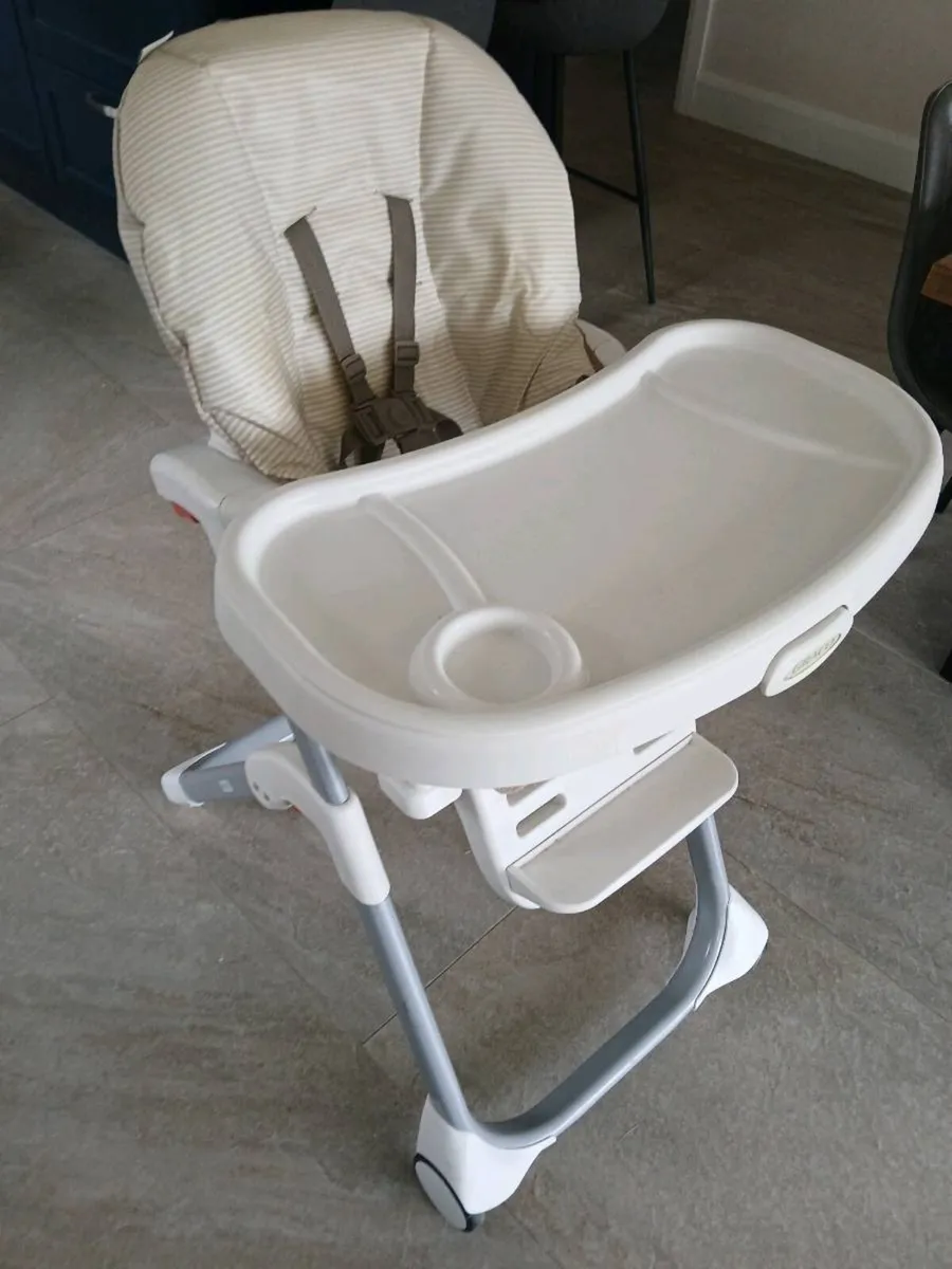 High chair - Image 1