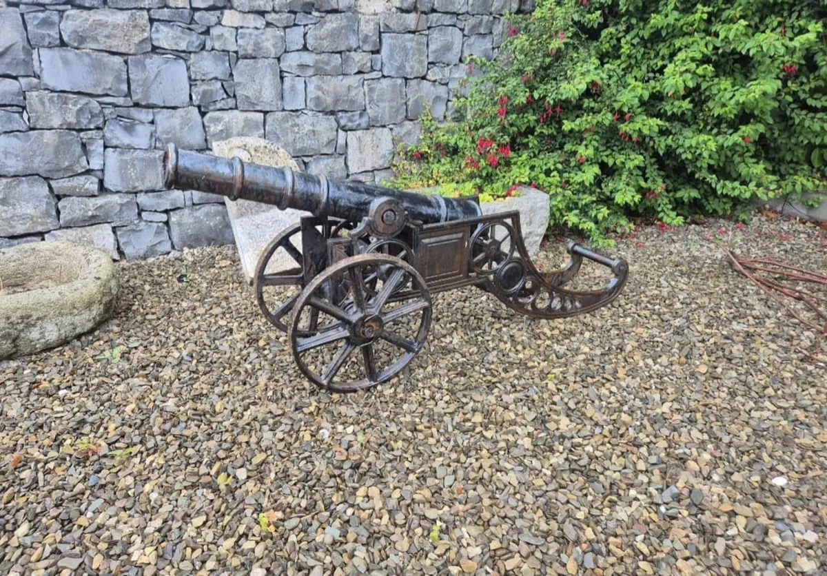 Cast iron cannons  Pair - Image 3