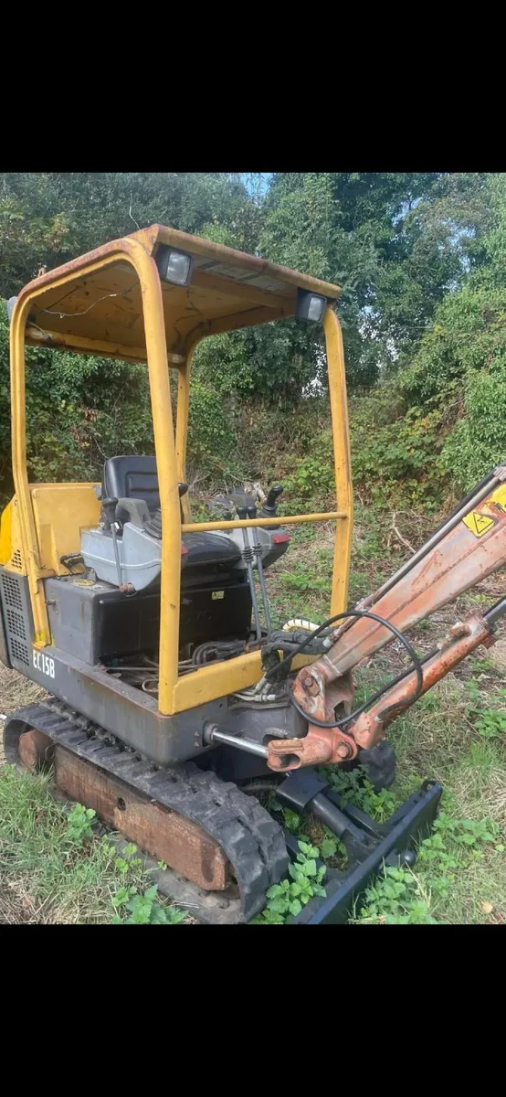 Volvo 1.5 ton mini digger - Image 1