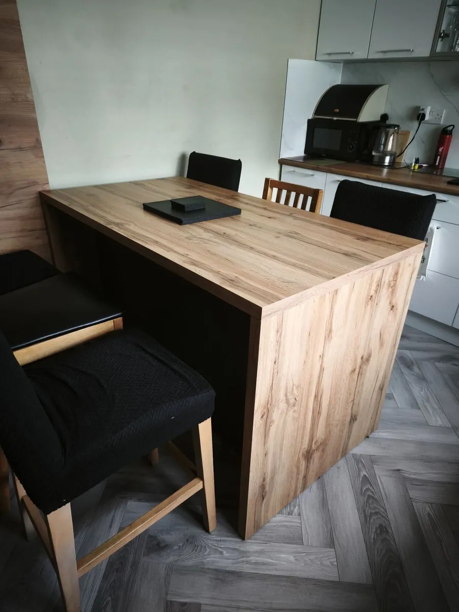 Kitchen Island - Image 1