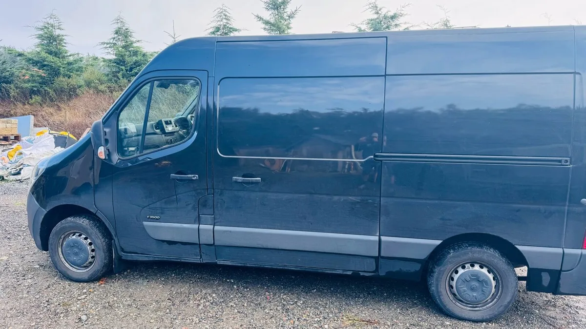 Van - Image 2