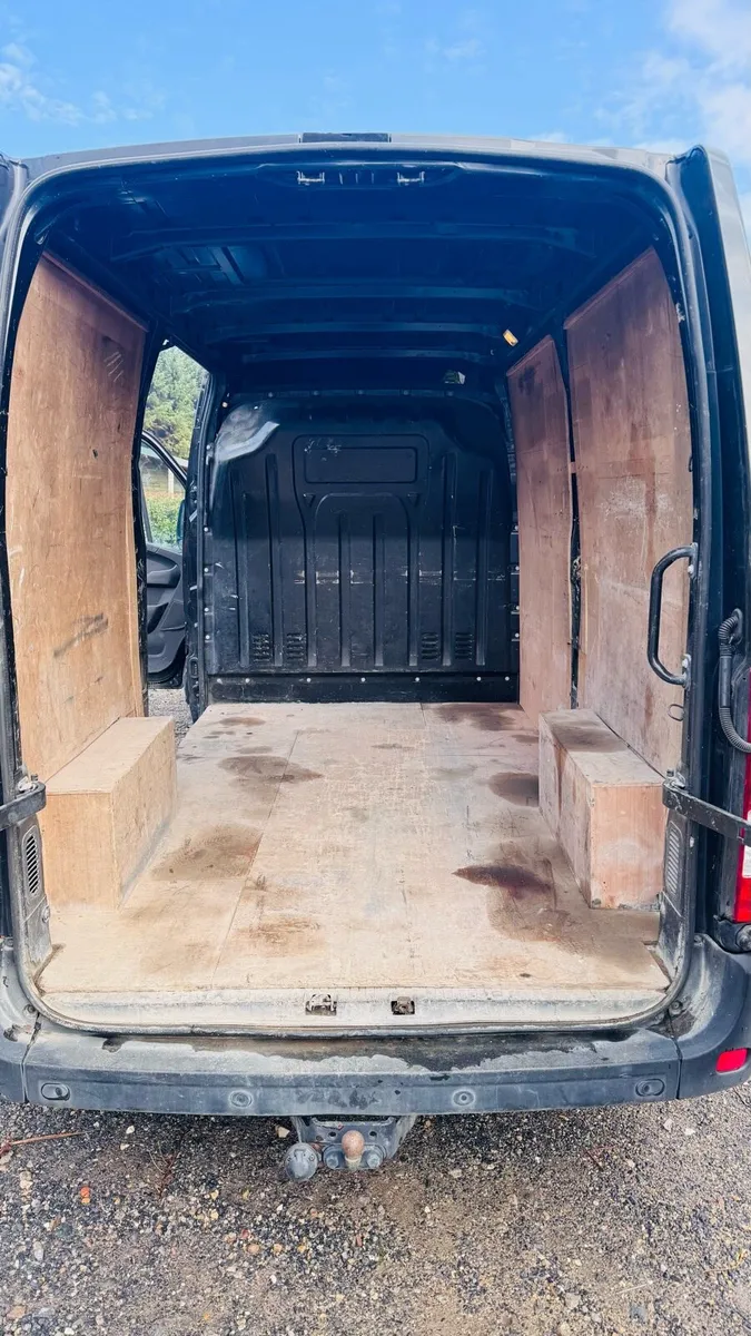 Van - Image 4