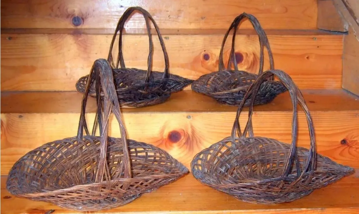 Vintage Wicker Gathering Baskets Pristine Set of 4 - Image 2