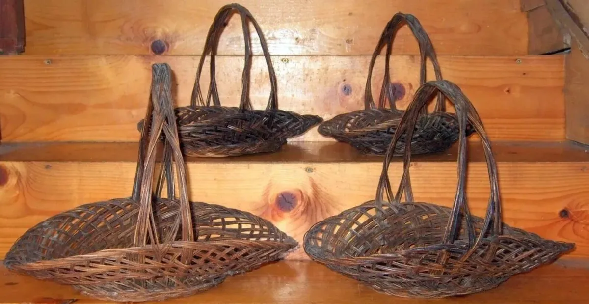 Vintage Wicker Gathering Baskets Pristine Set of 4 - Image 3