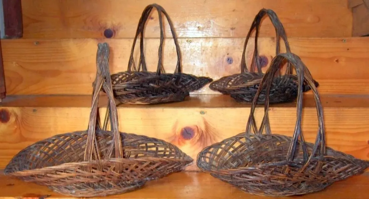 Vintage Wicker Gathering Baskets Pristine Set of 4 - Image 4