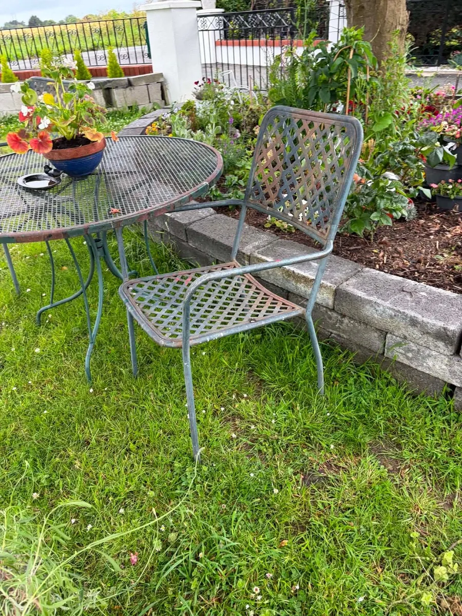 garden table + 2 chairs set €70 - Image 2