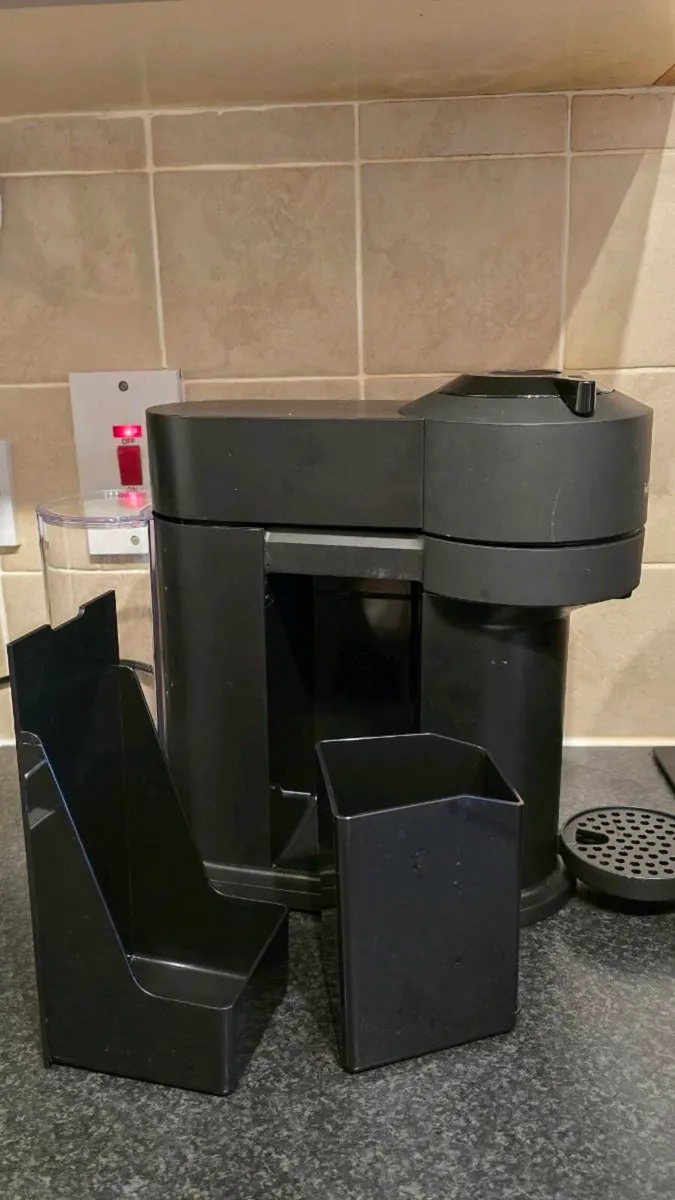 Nespresso Vertuo Next coffee machine with holder - Image 3
